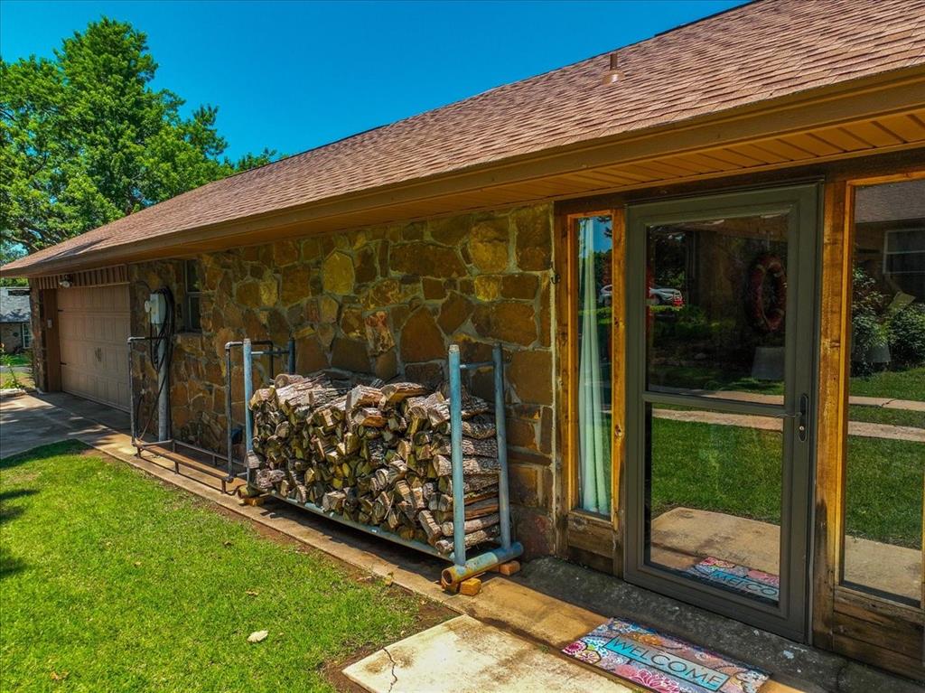 308 W Chickasaw Avenue