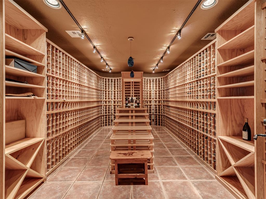 20196 Holiday Ct, Purcell Court