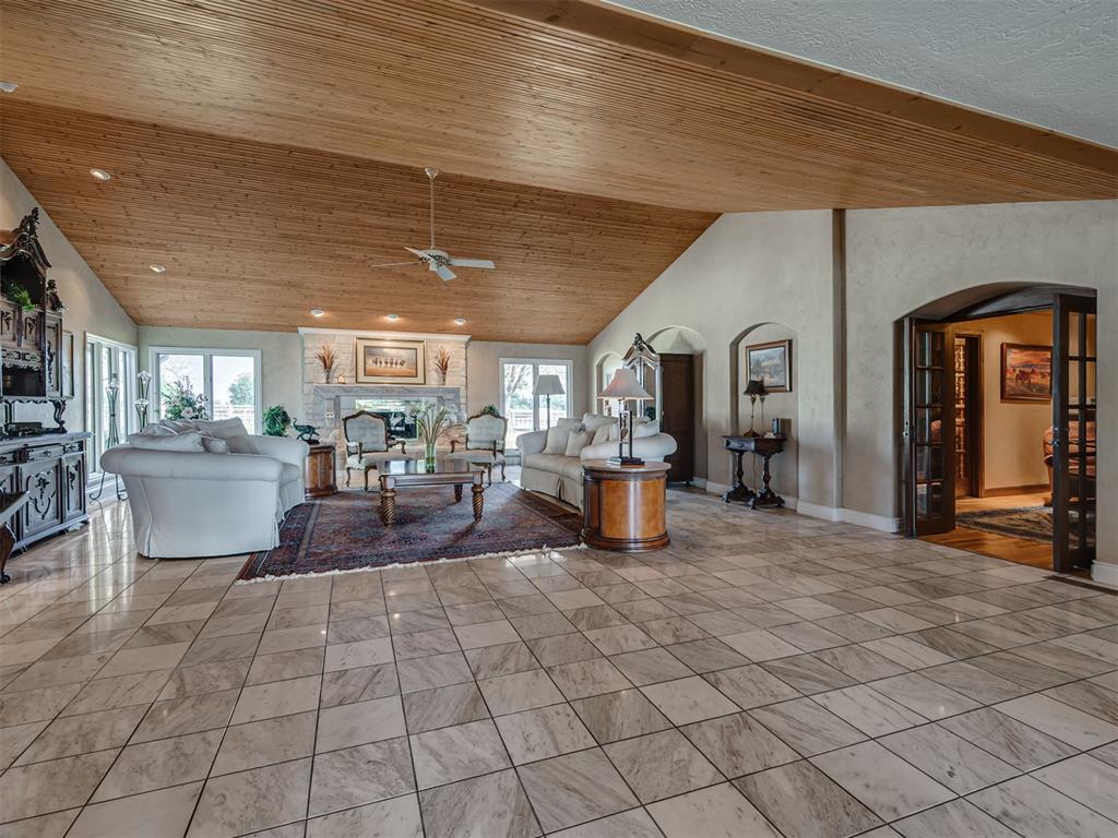 20196 Holiday Ct, Purcell Court