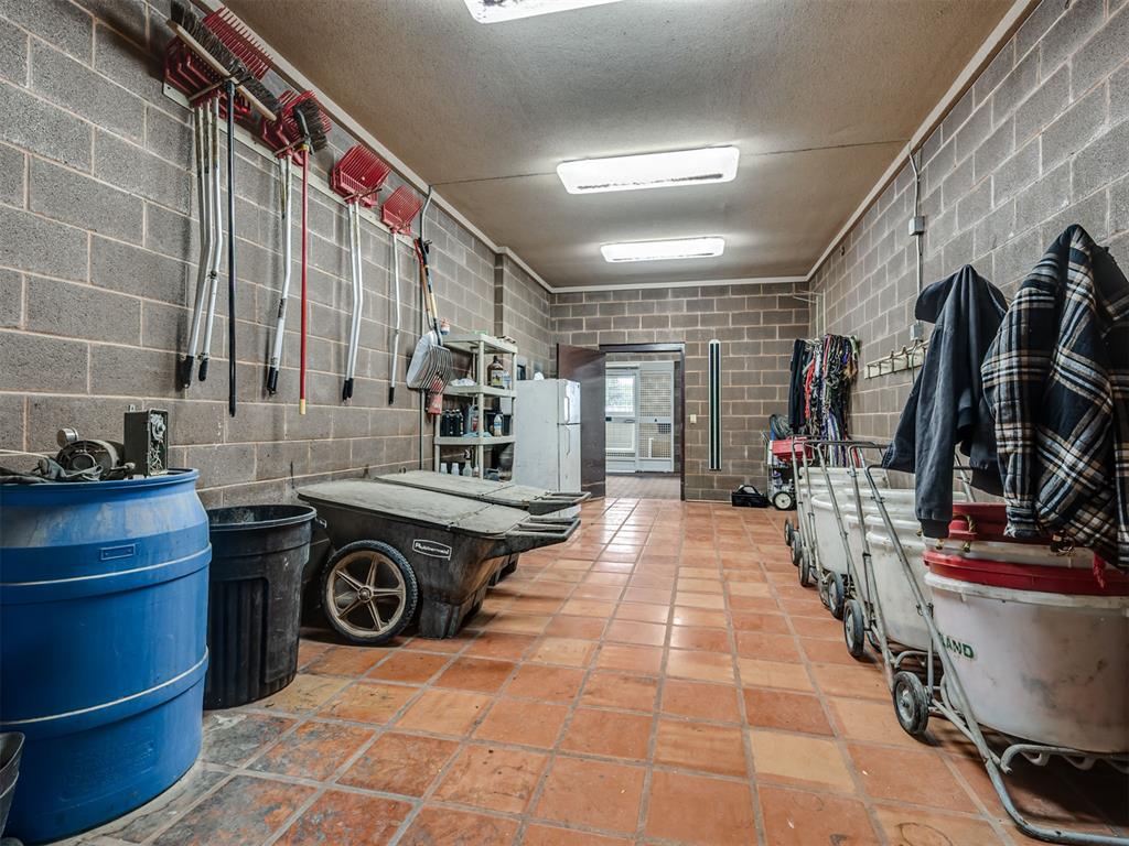 20196 Holiday Ct, Purcell Court