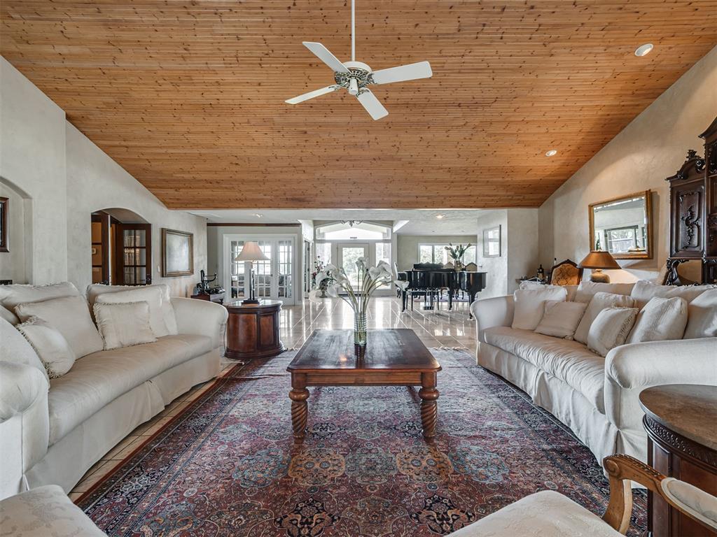 20196 Holiday Ct, Purcell Court