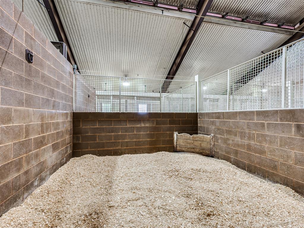 20196 Holiday Ct, Purcell Court