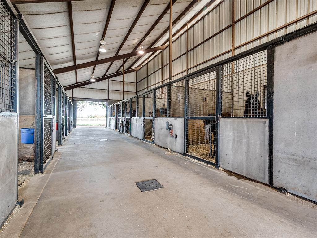 20196 Holiday Ct, Purcell Court