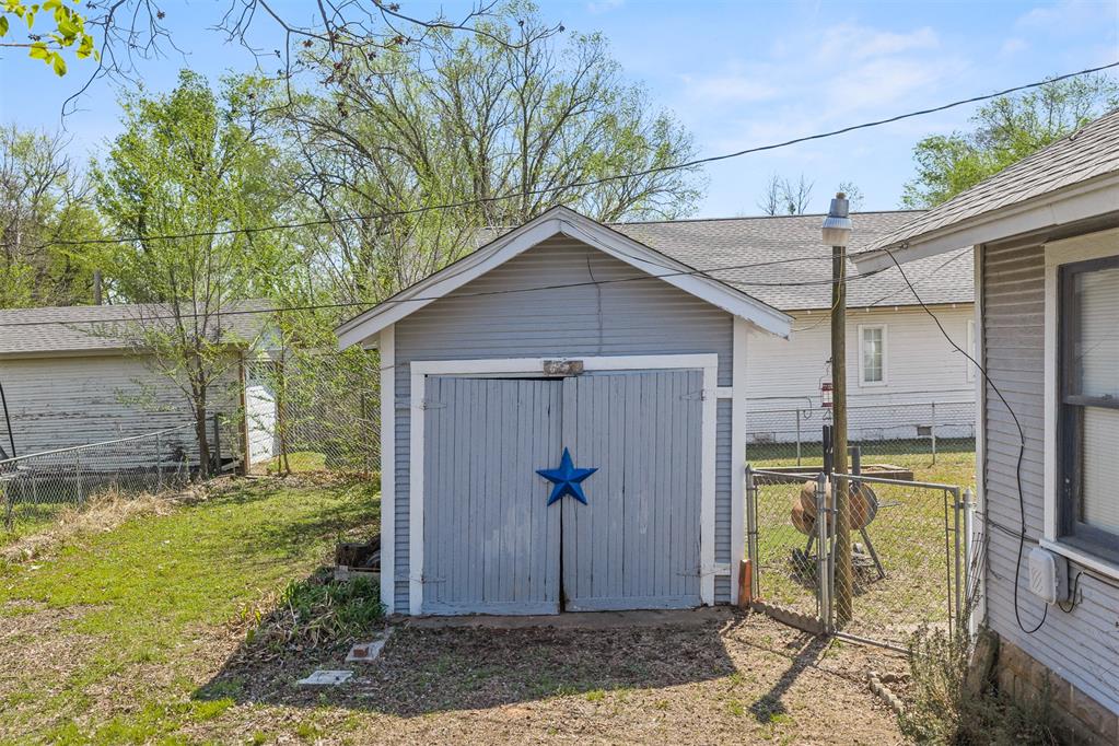 504 E Charles Avenue