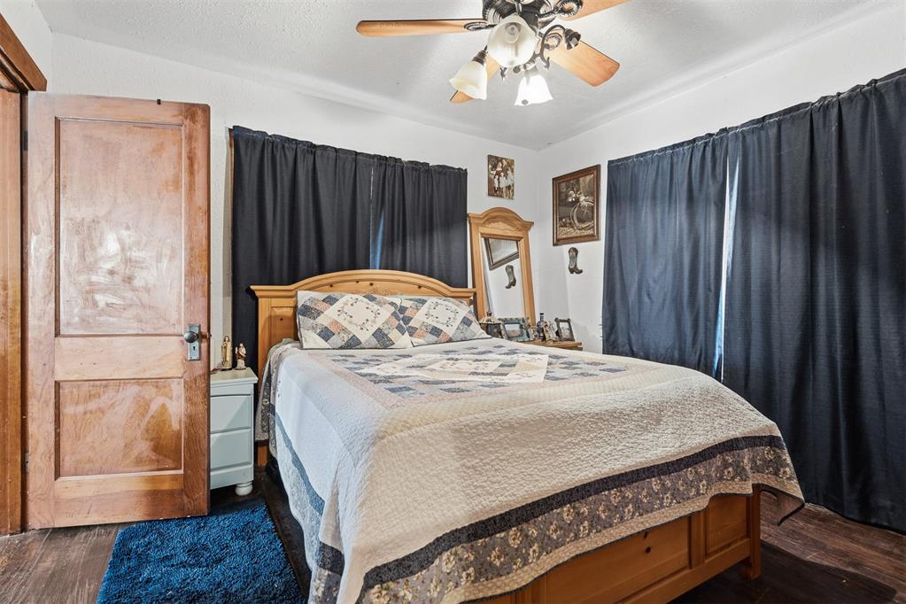 504 E Charles Avenue