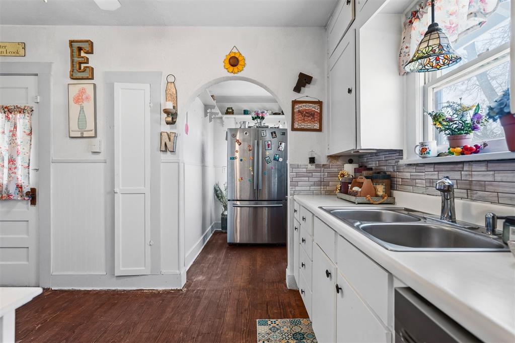 504 E Charles Avenue