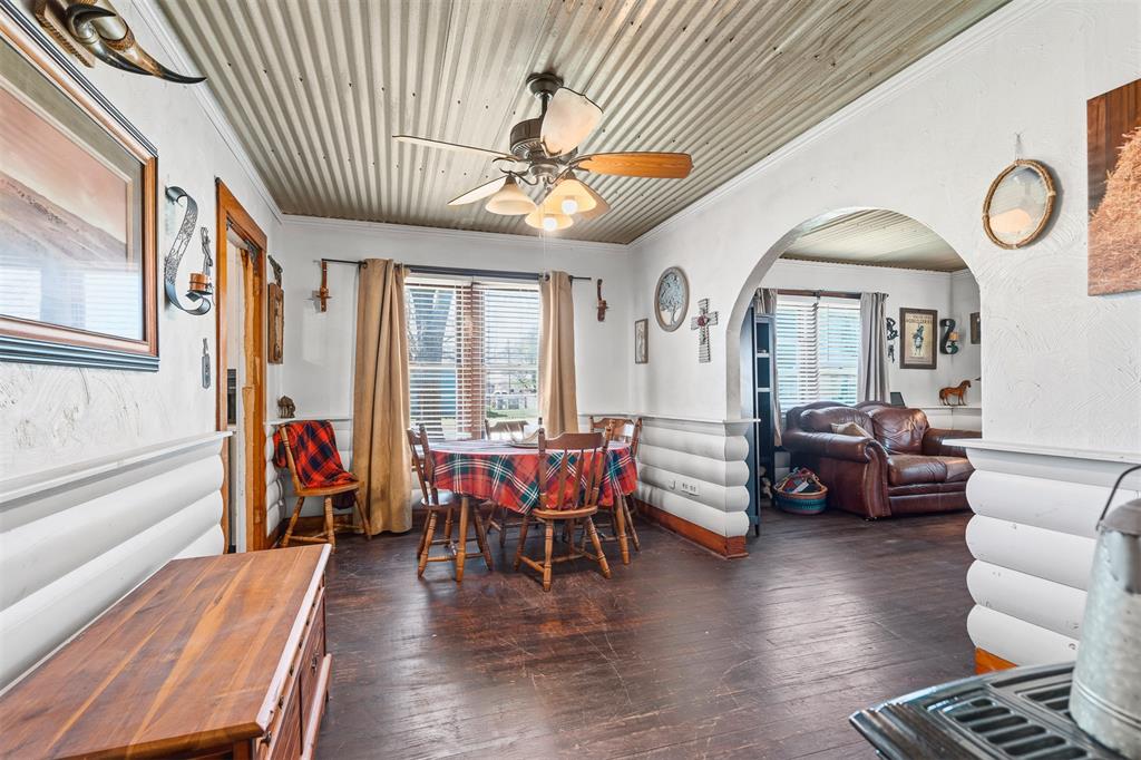 504 E Charles Avenue