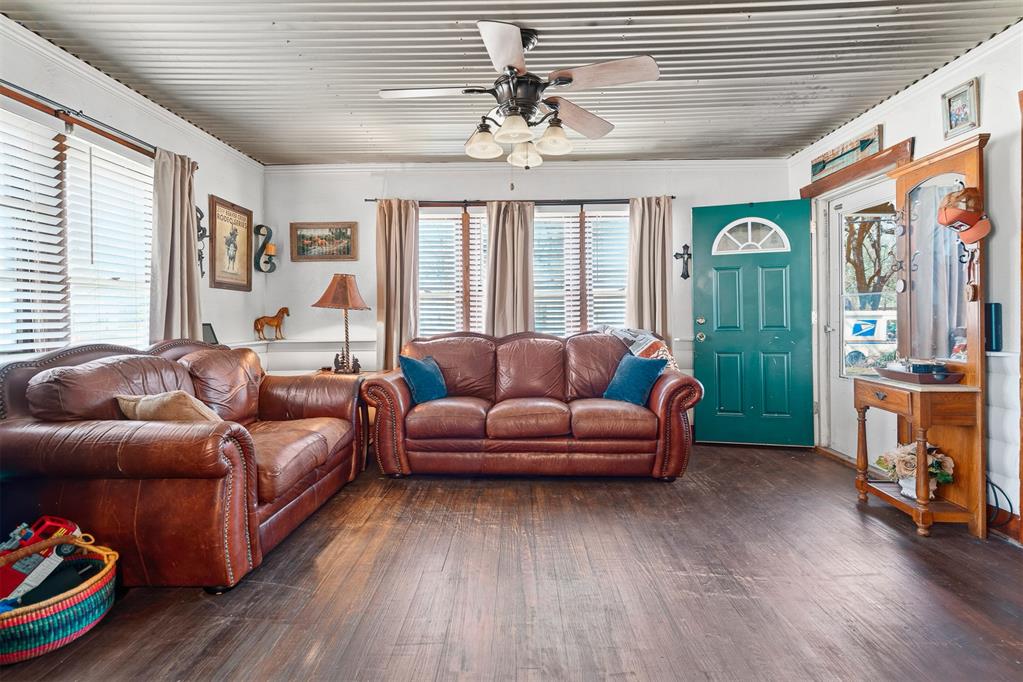 504 E Charles Avenue