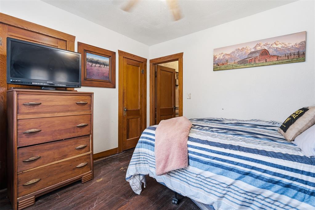 504 E Charles Avenue