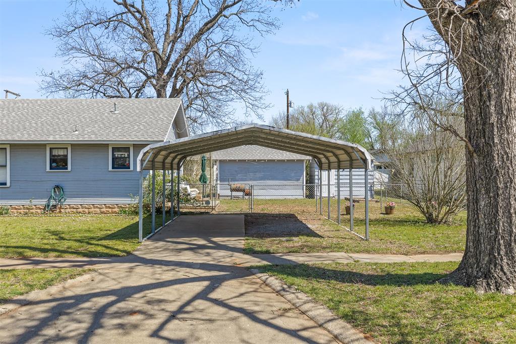 504 E Charles Avenue