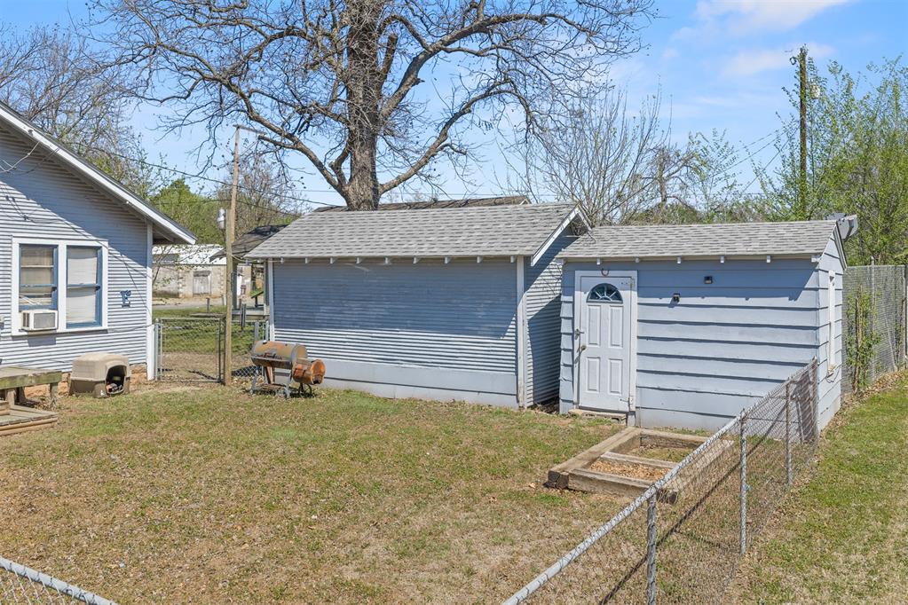 504 E Charles Avenue