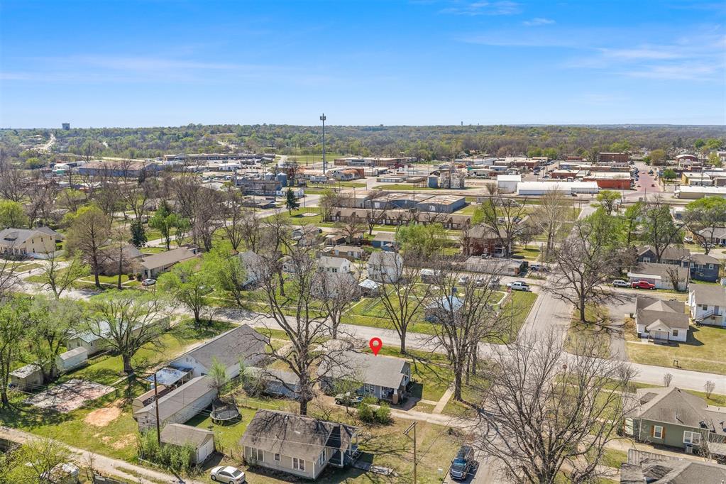 504 E Charles Avenue