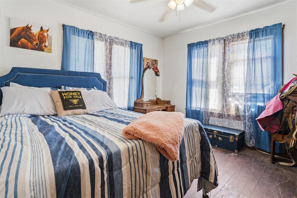 504 E Charles Avenue