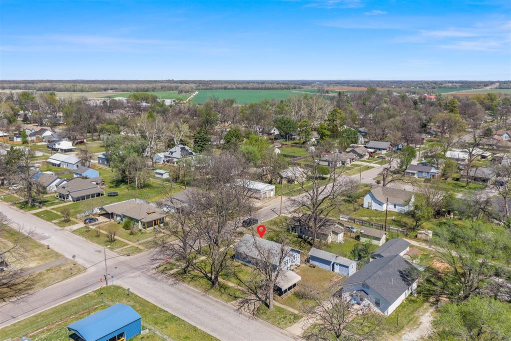 504 E Charles Avenue