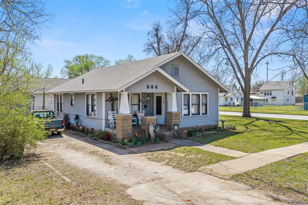 504 E Charles Avenue