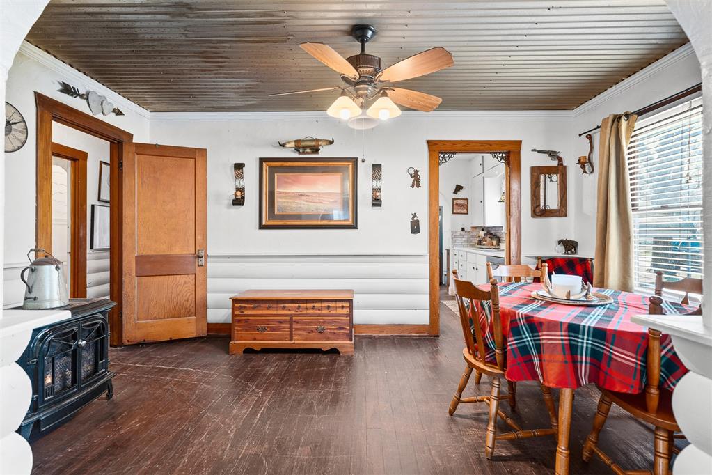 504 E Charles Avenue