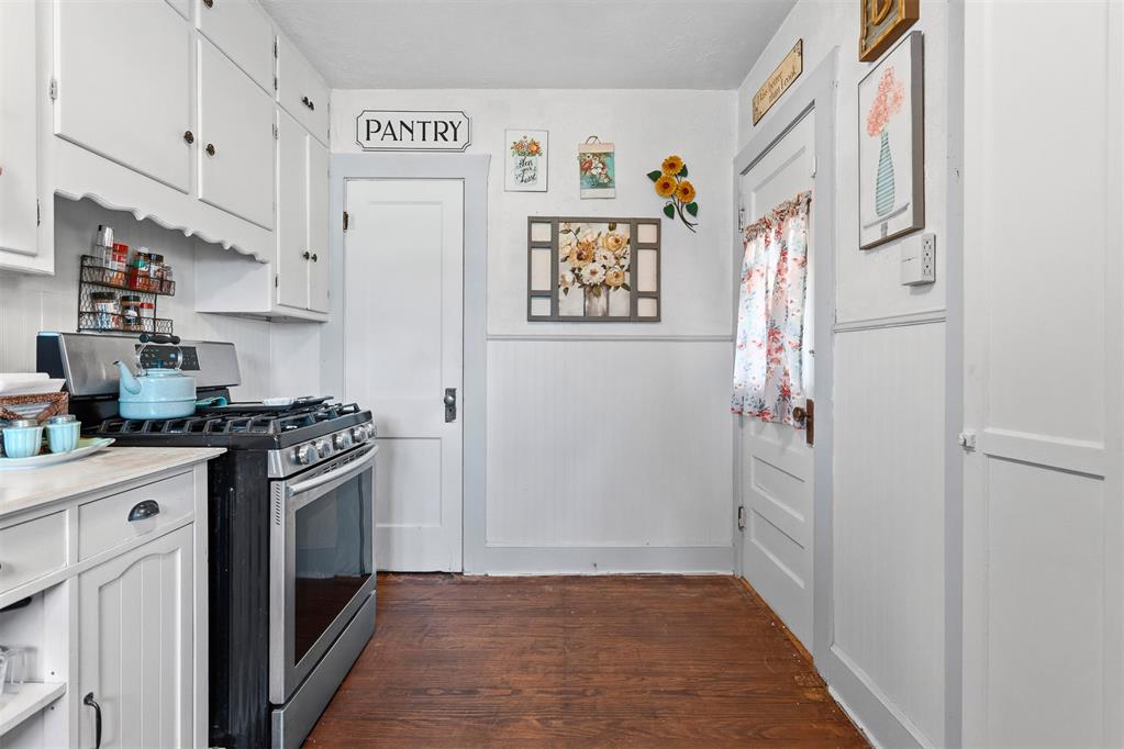 504 E Charles Avenue