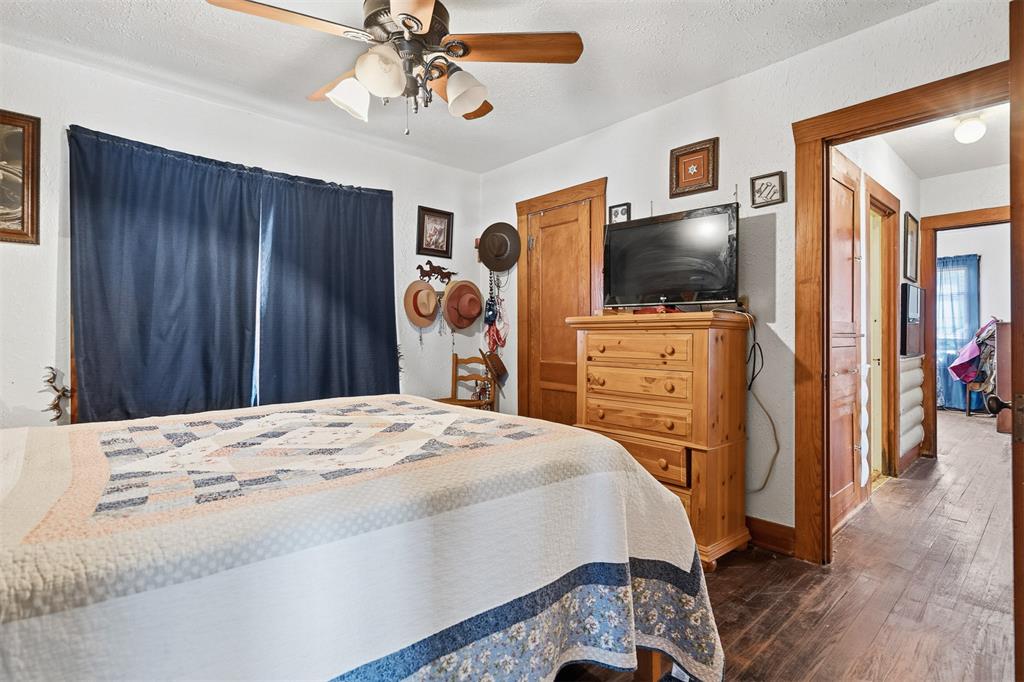 504 E Charles Avenue