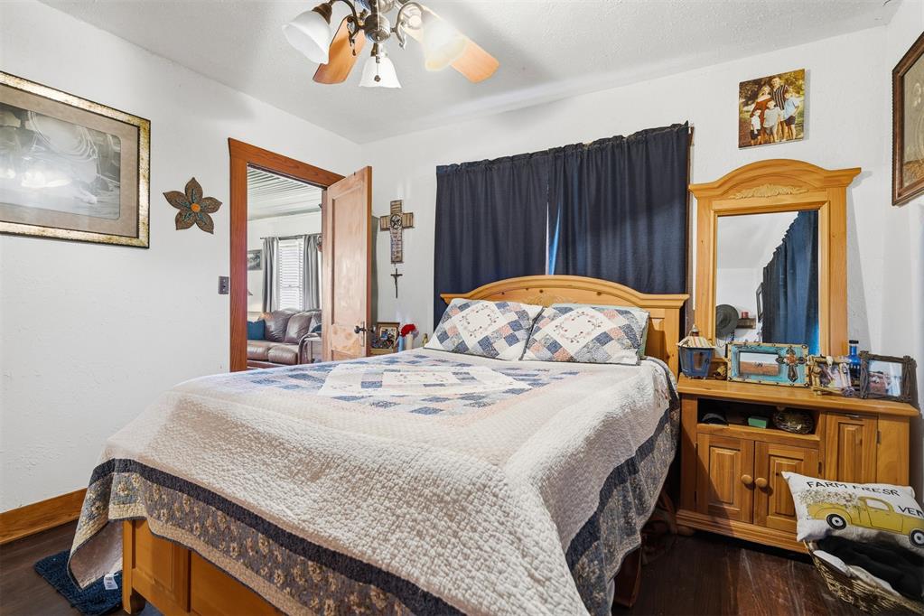 504 E Charles Avenue