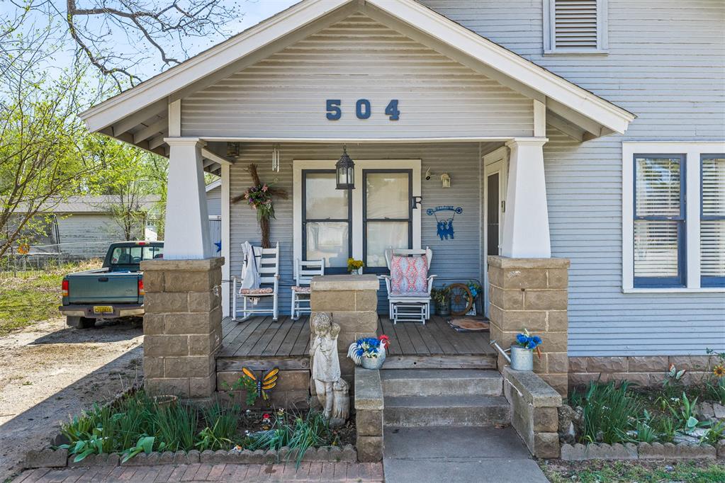 504 E Charles Avenue