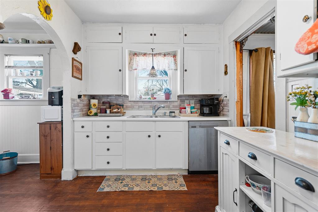 504 E Charles Avenue