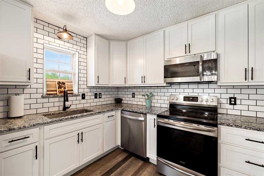 16210 Blanton View Avenue