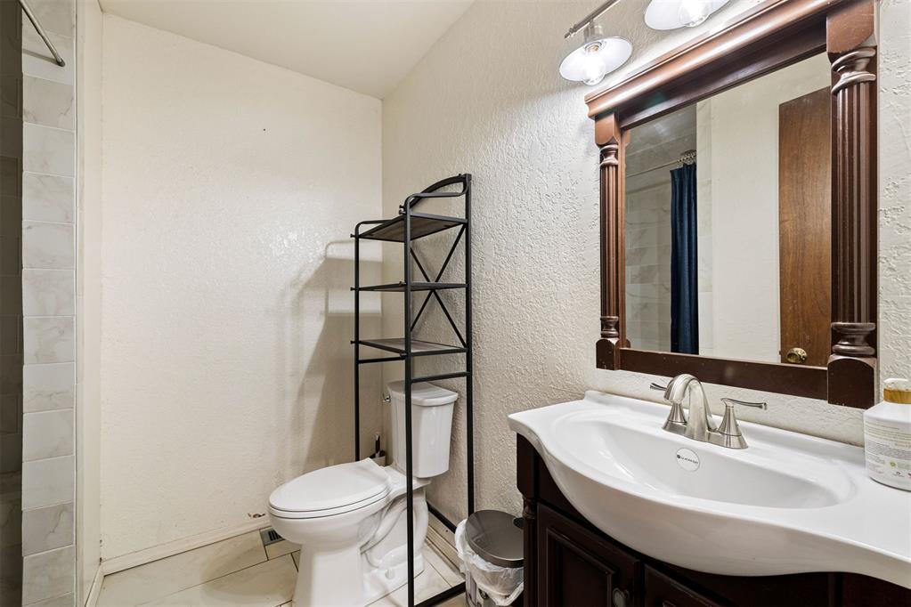 16210 Blanton View Avenue