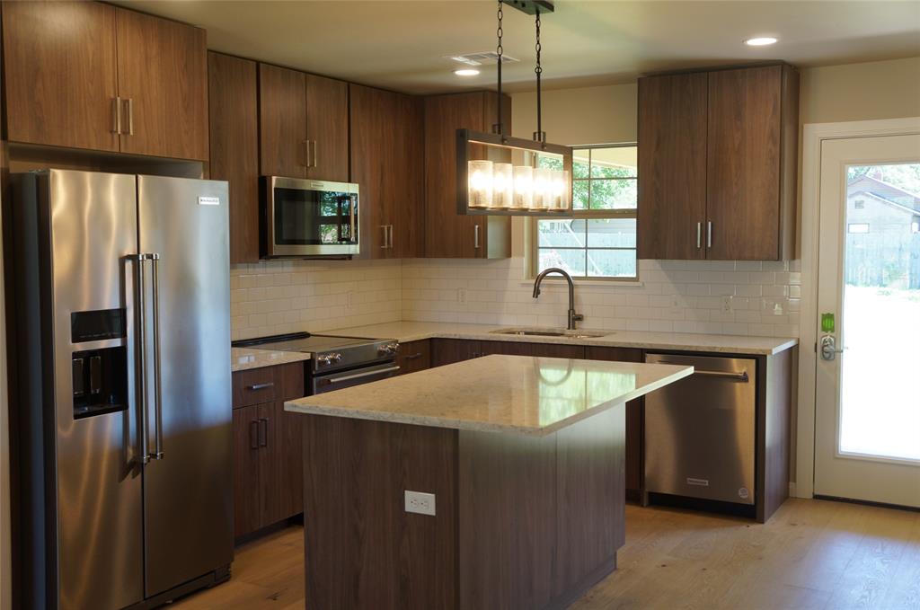 410 W Henderson