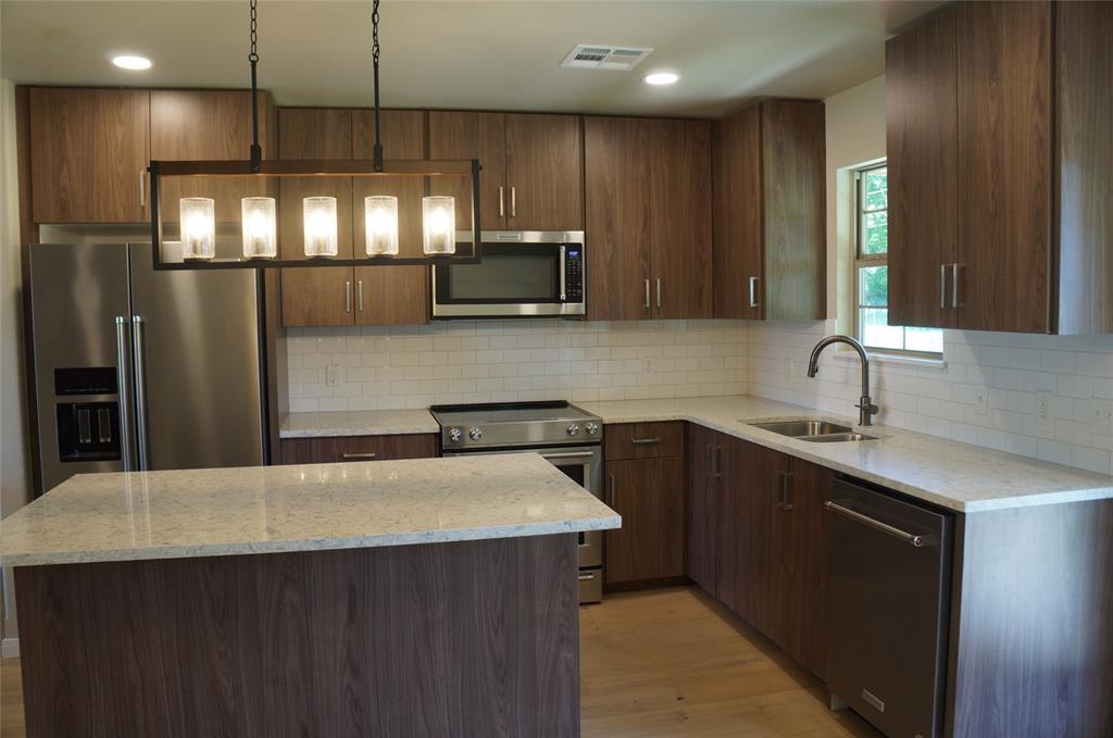 410 W Henderson