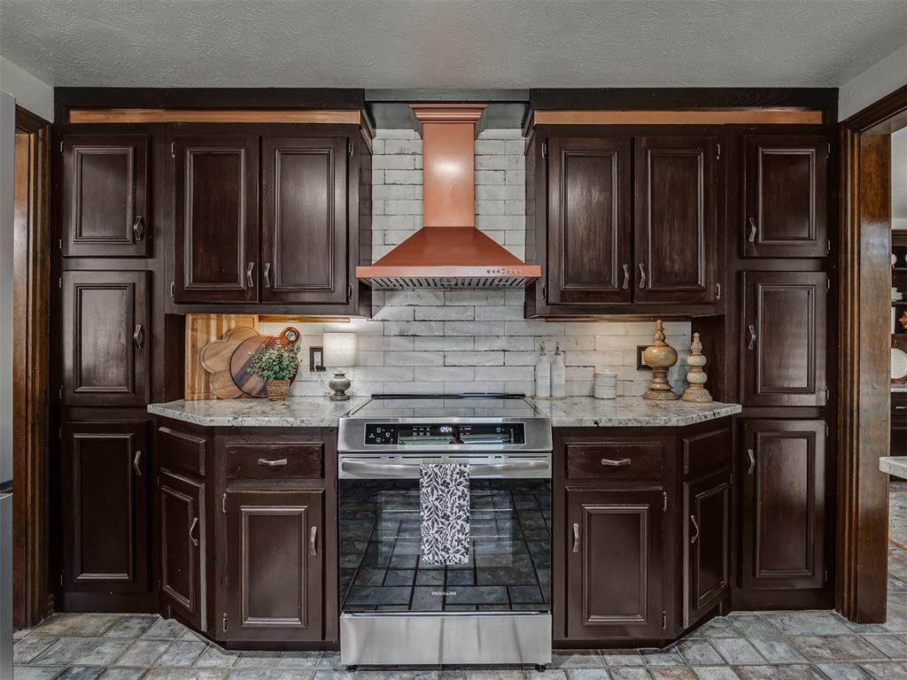 10913 Abbeywood