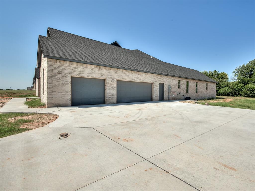 23165 Oak Lawn Avenue