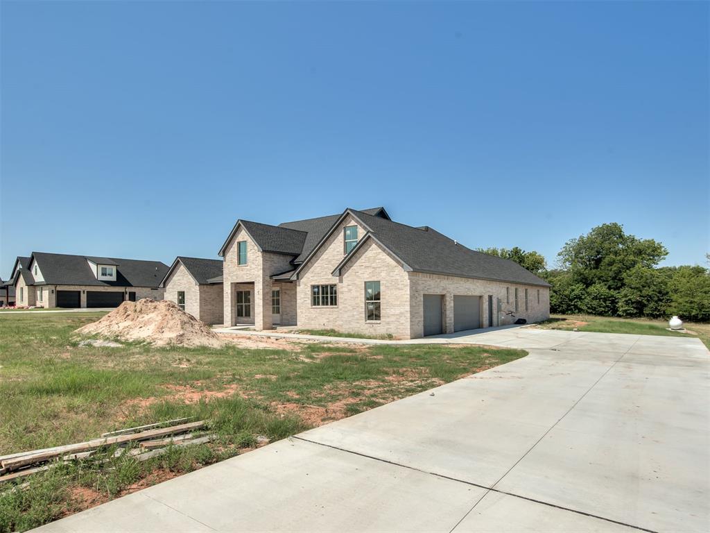 23165 Oak Lawn Avenue