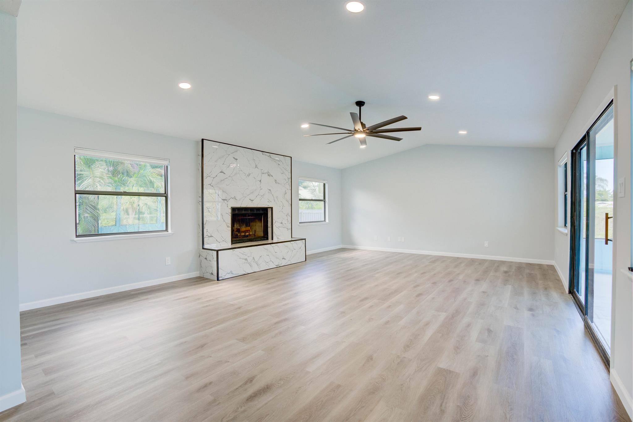 4705 SE Manatee Terrace