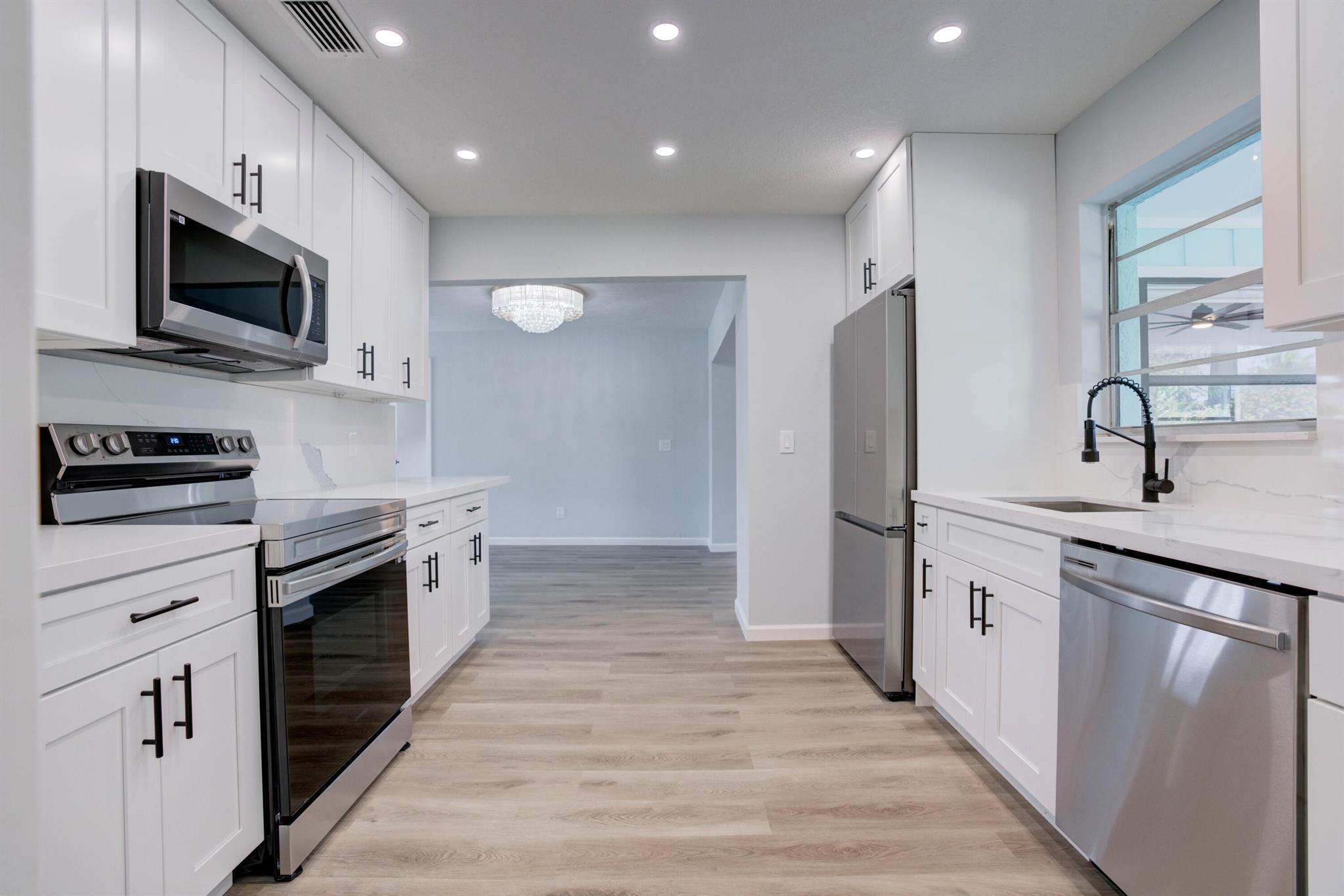 4705 SE Manatee Terrace