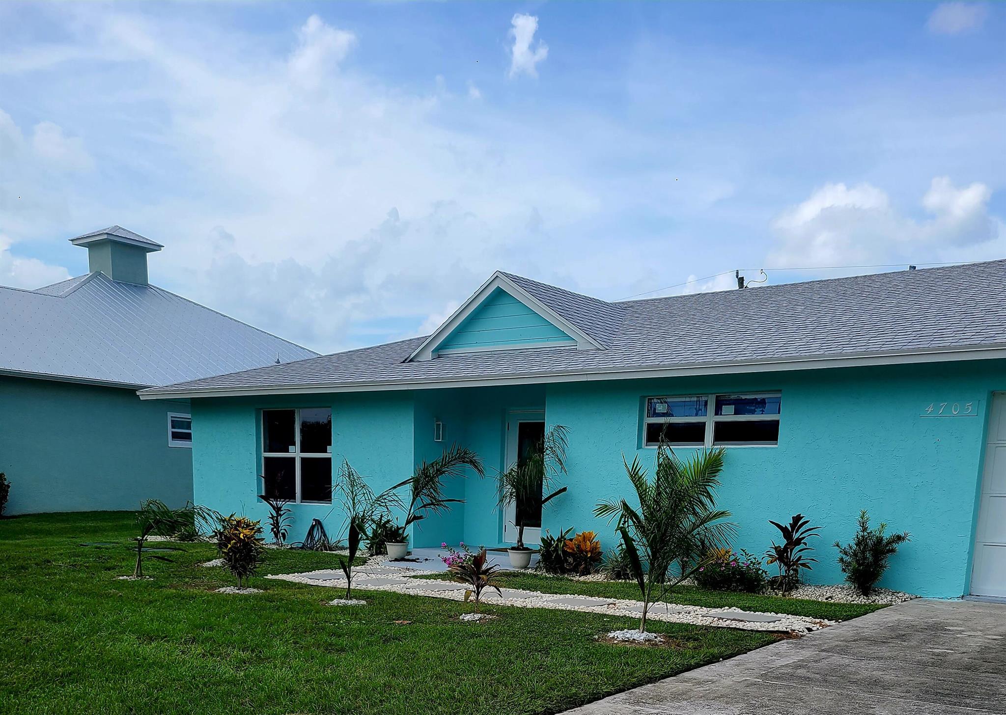 4705 SE Manatee Terrace