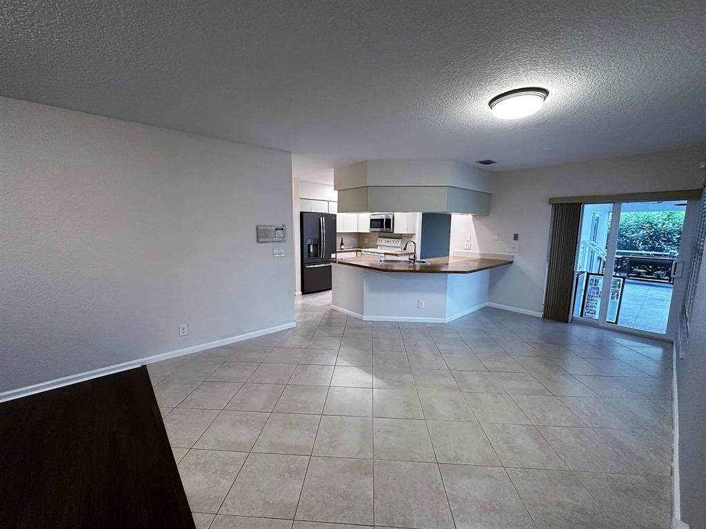 5052 Woodstone Circle N