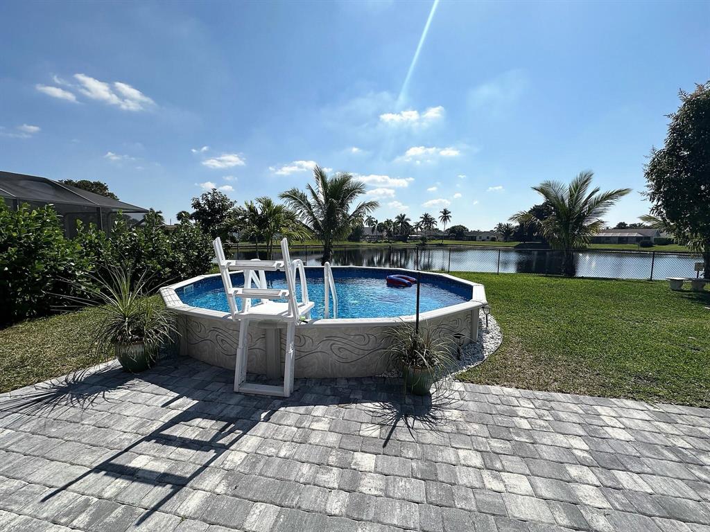 5052 Woodstone Circle N