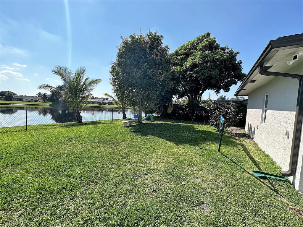 5052 Woodstone Circle N