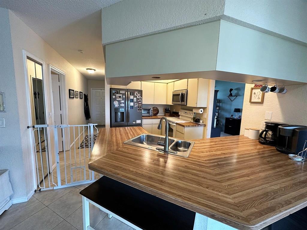 5052 Woodstone Circle N