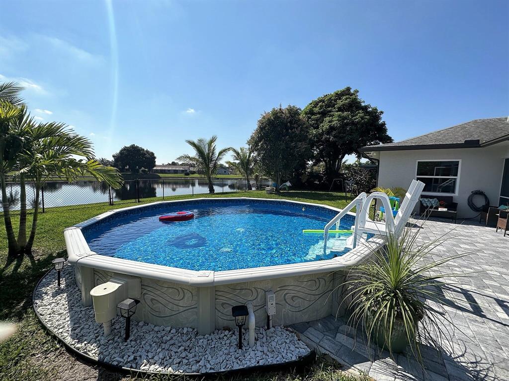 5052 Woodstone Circle N