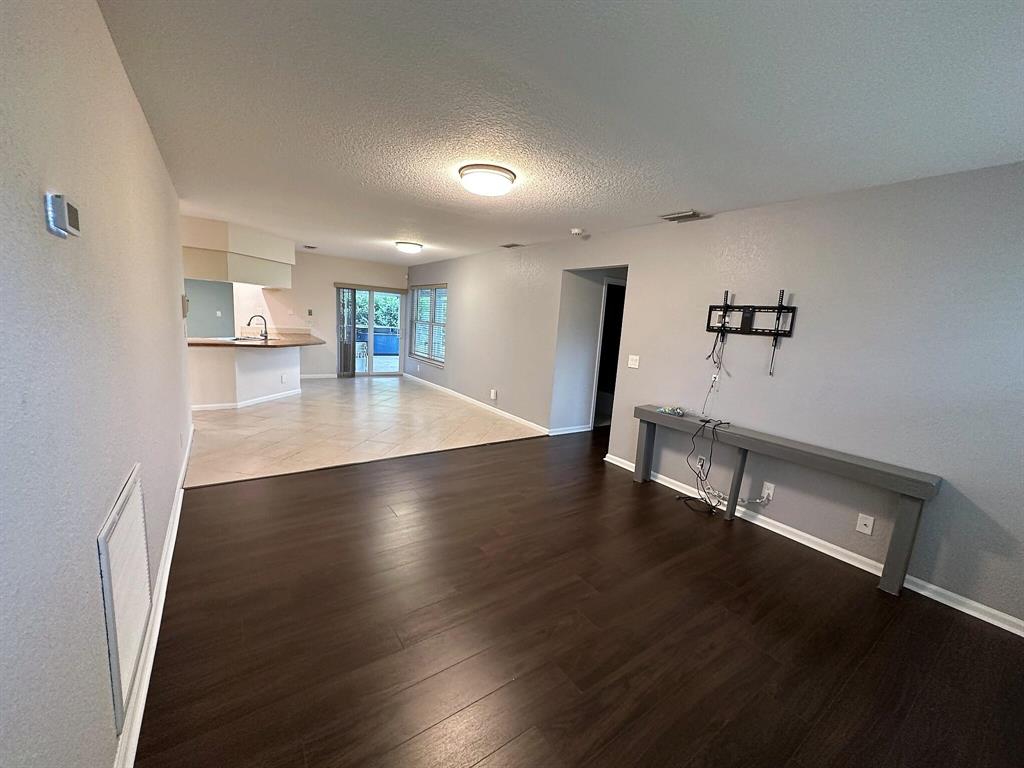 5052 Woodstone Circle N