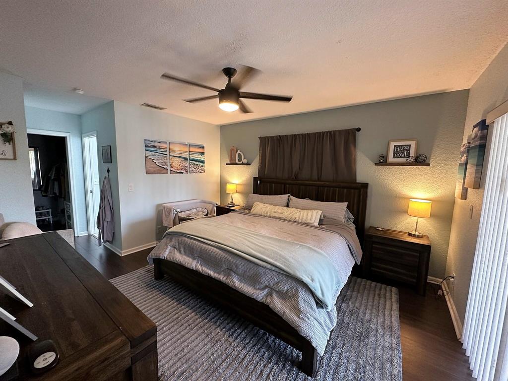 5052 Woodstone Circle N