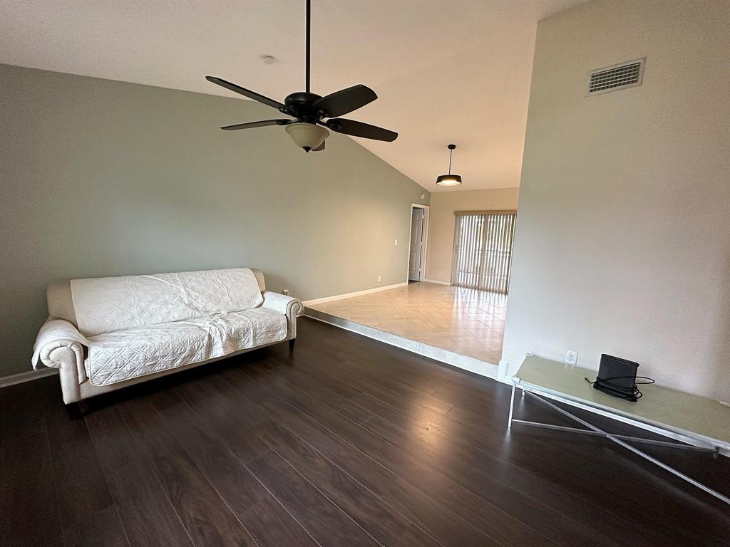 5052 Woodstone Circle N