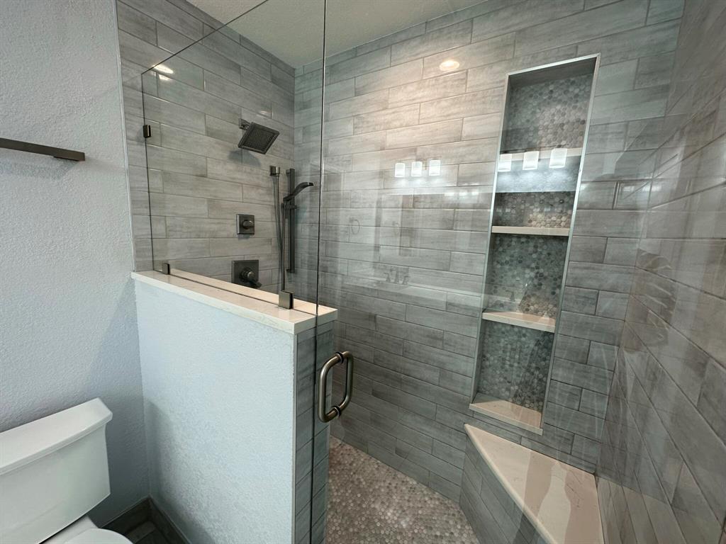 5052 Woodstone Circle N