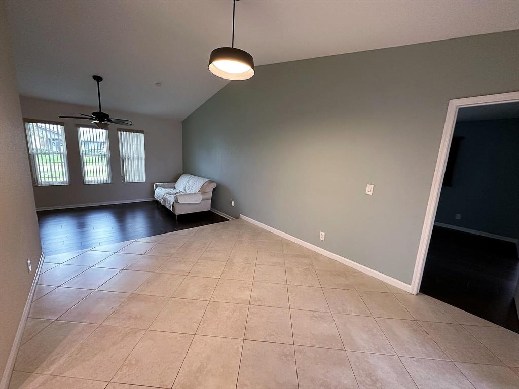 5052 Woodstone Circle N