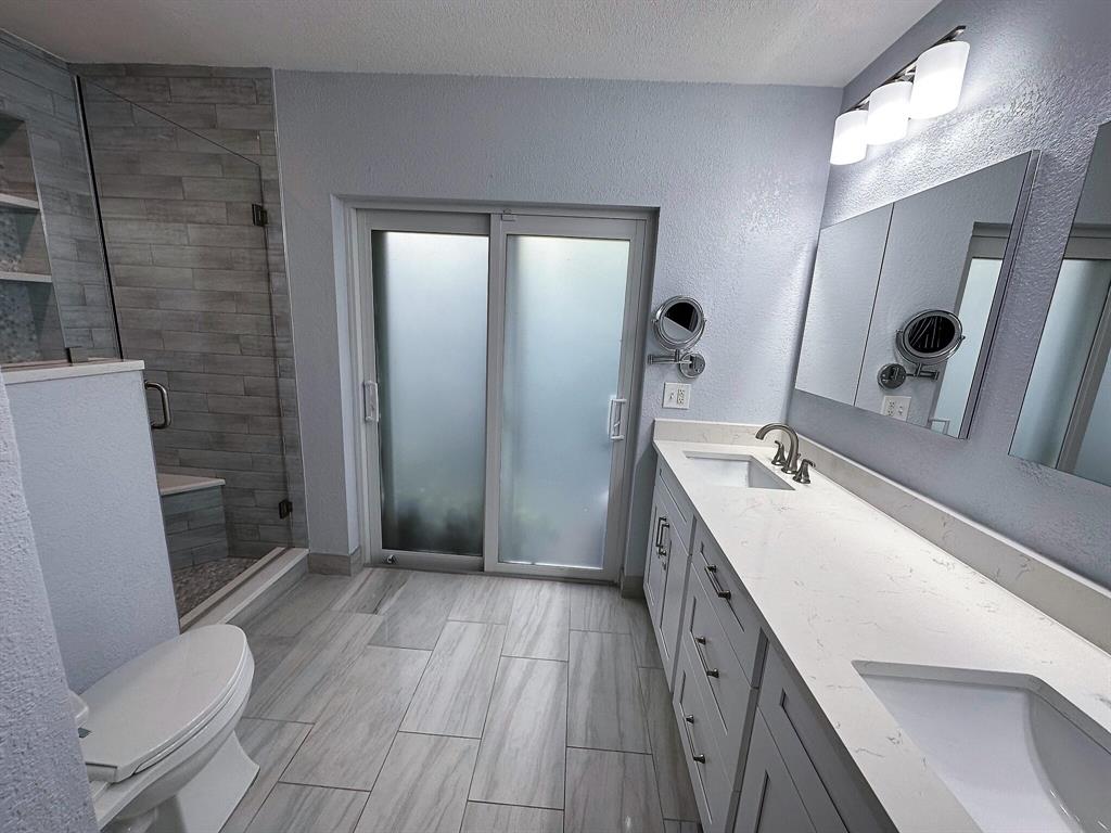 5052 Woodstone Circle N