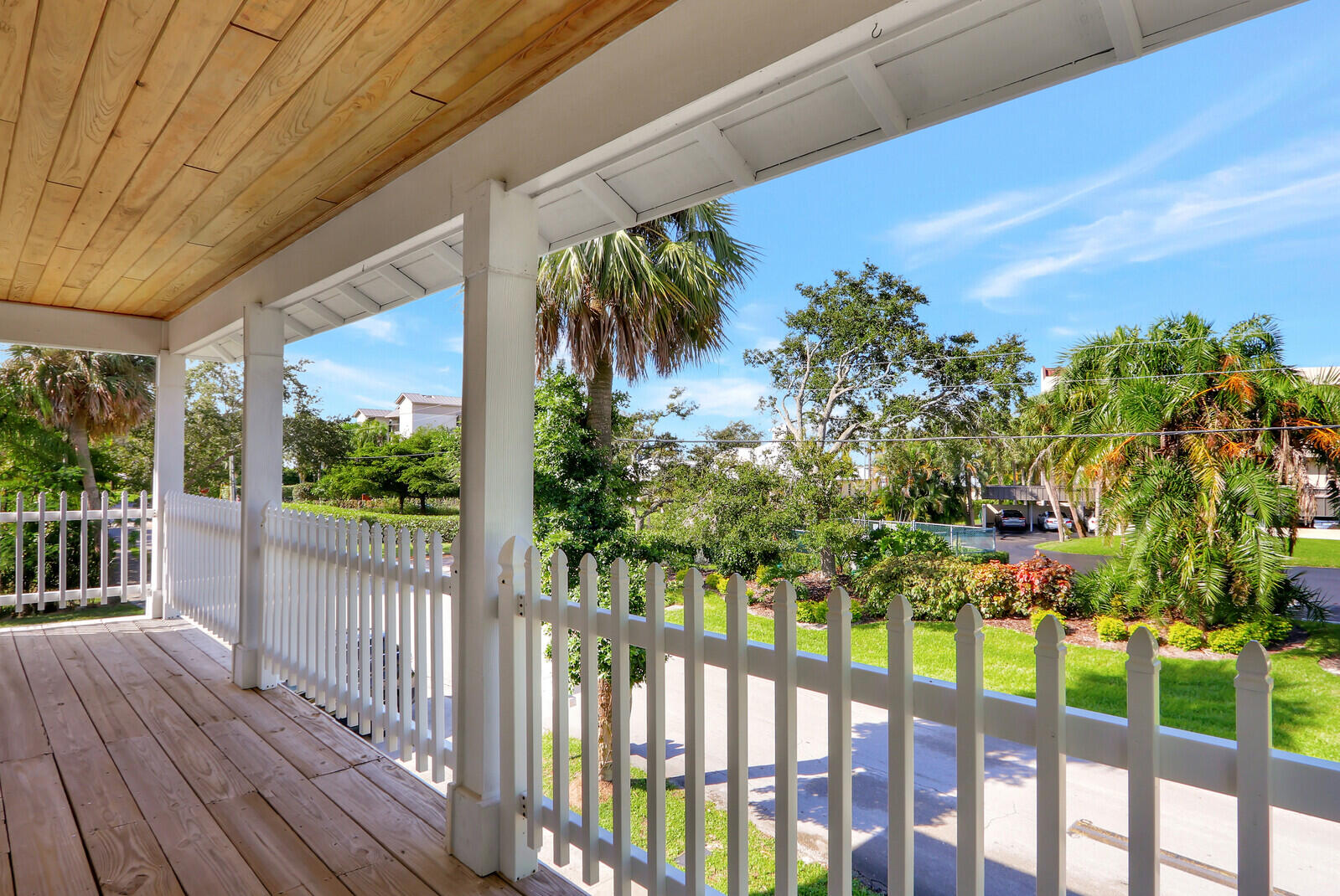 516 NW North River Drive