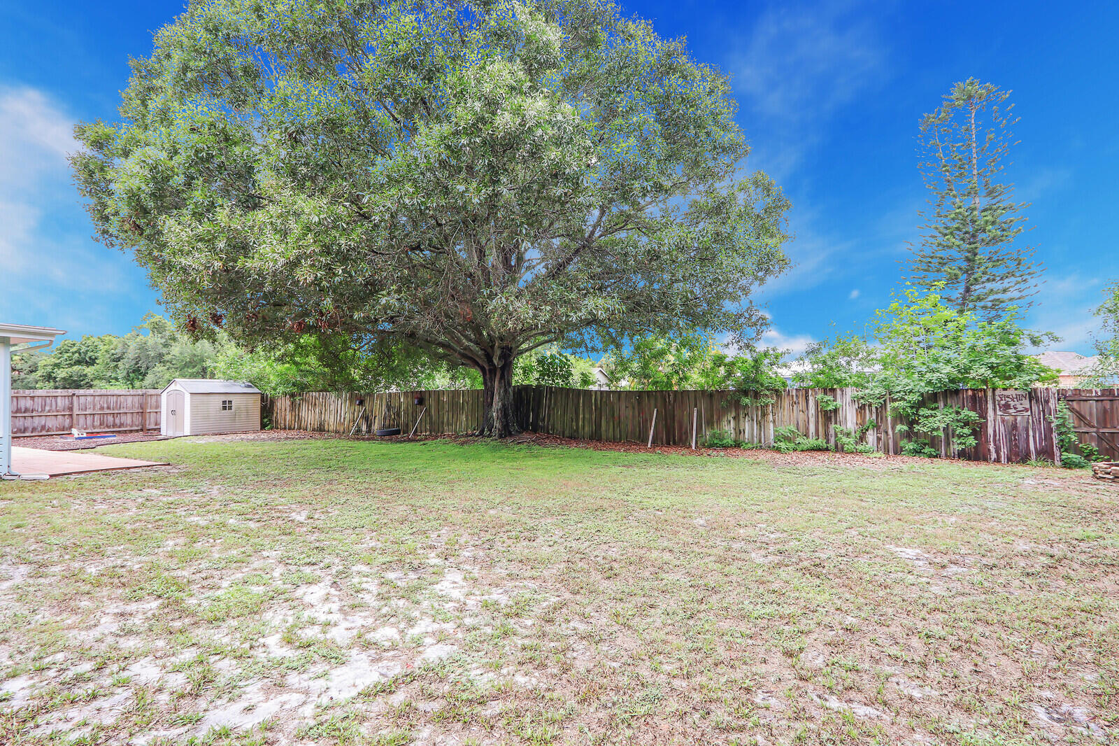 2391 SE Mariola Avenue