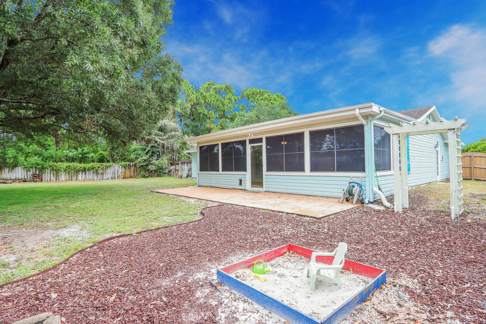 2391 SE Mariola Avenue