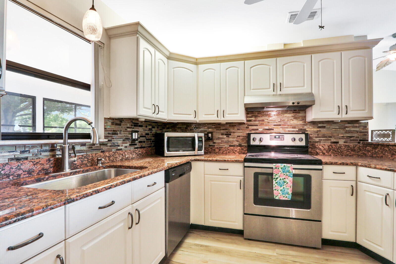 2391 SE Mariola Avenue